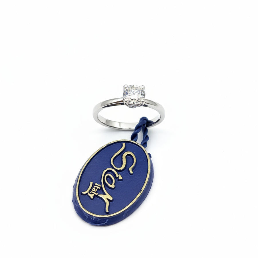 Anello solitario in oro bianco 18 carati con diamante da 0.50 ct.