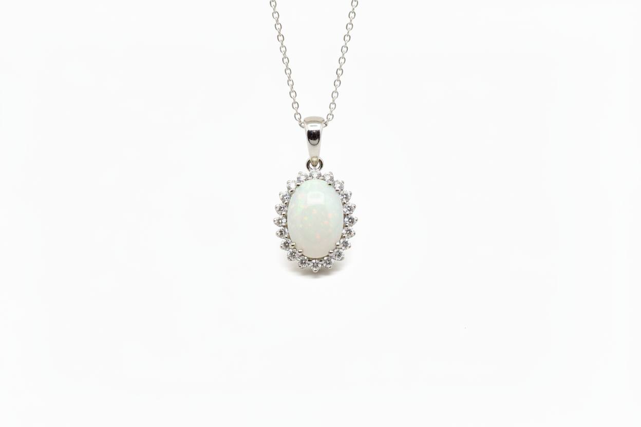 Ciondolo con Pietra di Latte Materno a Forma Ovale in Oro Bianco 18 Kt. e giro di Diamanti