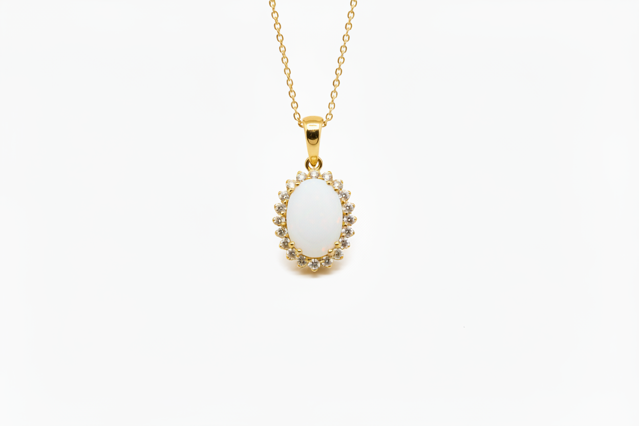 Ciondolo con Pietra di Latte Materno a Forma Ovale in Oro Giallo 18 Kt. e giro di Diamanti